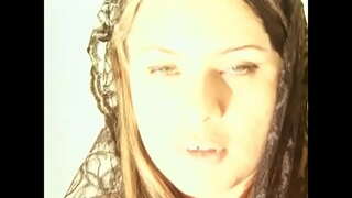 Ghost mies kiinni hänen omat aivonsa pellolle tuli redhaired lutka, jolla on tissit kalkittu jälkeen haedcore yhdynnässä kolme kaverit muistuttaa hänelle hänen velan