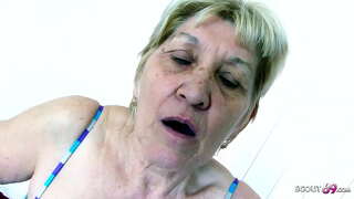 Väga vana Vanaema Gabi on Seksi Monster kukk nooruk