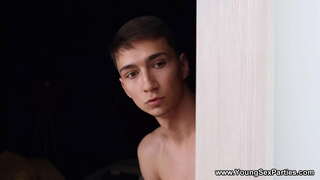 Маладыя сэкс вечарынкі - Назірайце за імі, як яны сходзяць з розуму, катаючыся на яго твары і члене