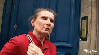 Са сваімі прыяцелямі мы трахаем спелую пацалунак